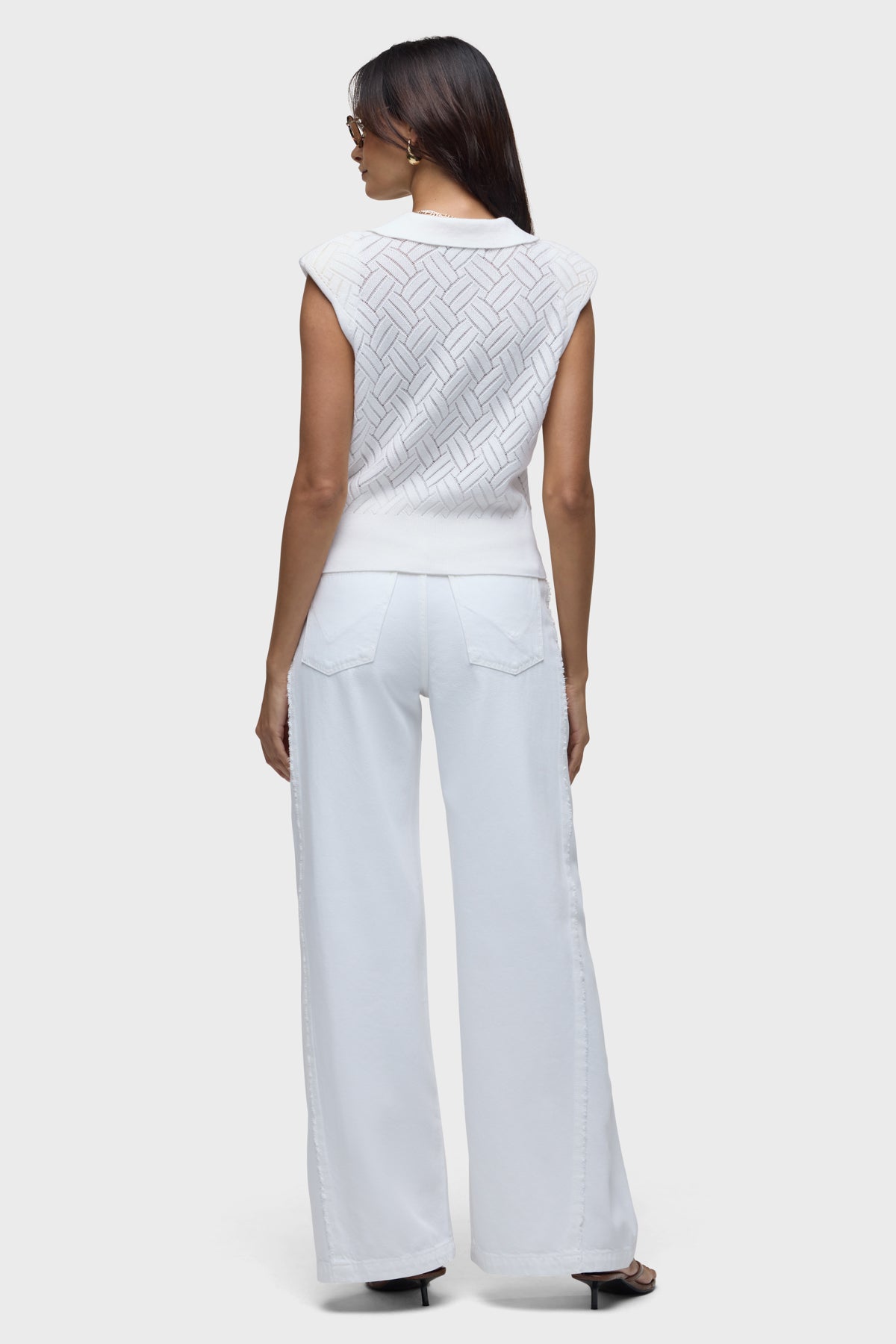 Knitted Sleeveless Collared Top