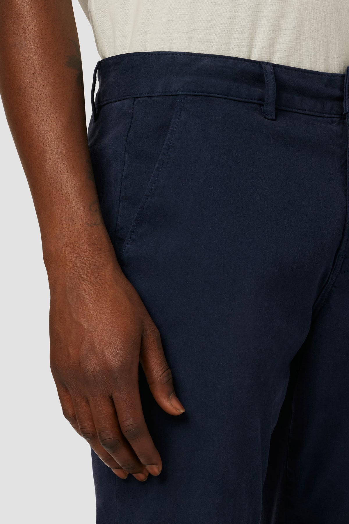 Classic Slim Straight Chino | Premium Italian Fabric | Hudson Jeans